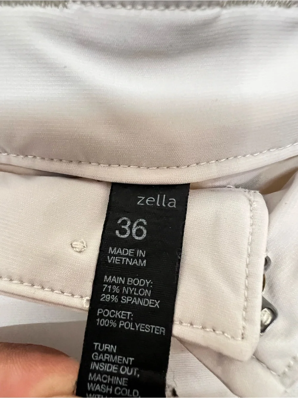 Zella Men's Light‎ Beige Flat-Front Shorts 36
